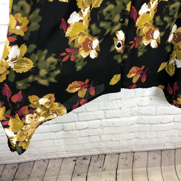 *3 for $30* Floral blouse with droop sides-1X - Picture 5 of 6